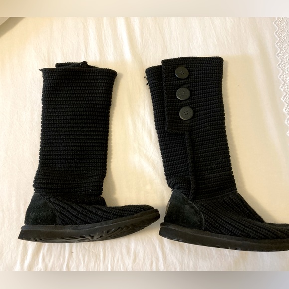 UGG Classic Cardy Wool Knit Mid-calf Botton Boots, Black, size 6 Women’s - Picture 8 of 9